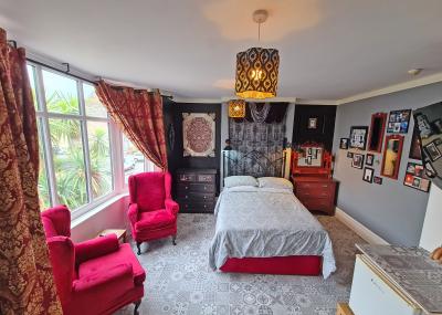 Mary Shelley themed room with side view of sea + walk-in shower