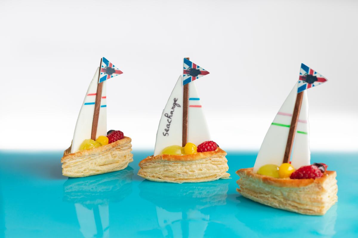 The Sailboat: seasonal fruits mille-feuilles, light vanilla cream